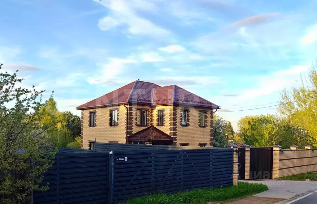 Дом в Москва д. Десна, ул. Победы, 12 (220 м) - Фото 0