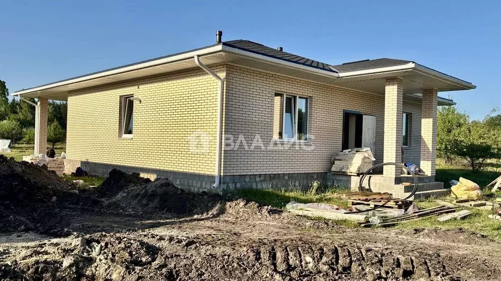 Дом в Белгородская область, Старооскольский городской округ, с. ... - Фото 1