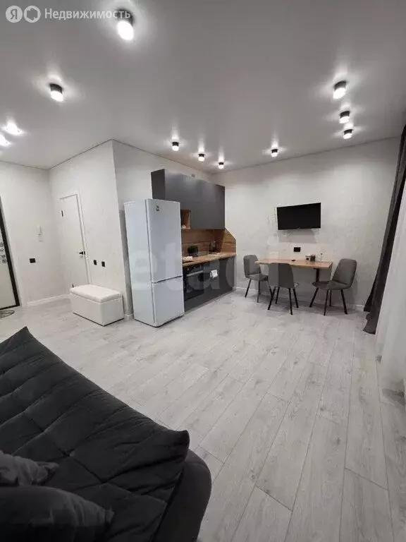 Квартира-студия: Тобольск, микрорайон Центральный, 28 (27 м) - Фото 2