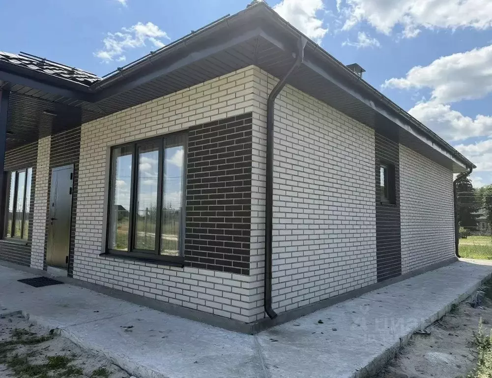 Дом в Курская область, Курский район, Моковский сельсовет, д. 1-я ... - Фото 1