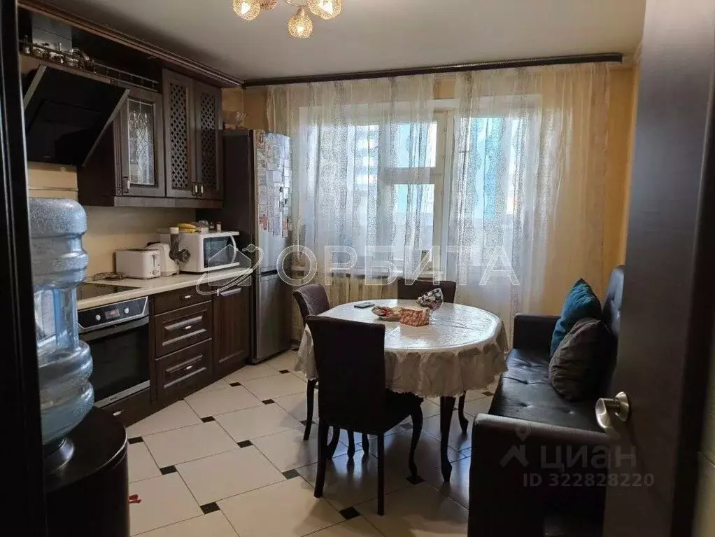 3-к кв. Тюменская область, Тюмень ул. Николая Семенова, 27к3 (90.1 м) - Фото 1