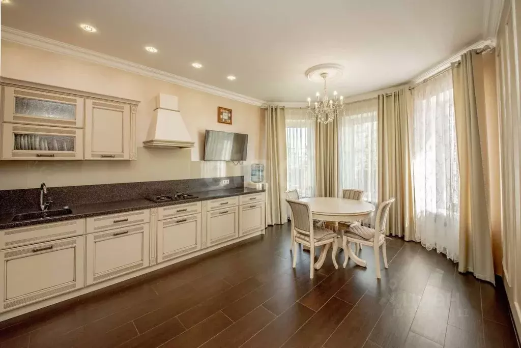 Дом в Саратовская область, Саратов ул. Имени Михаила Новосельцева, 19 ... - Фото 1