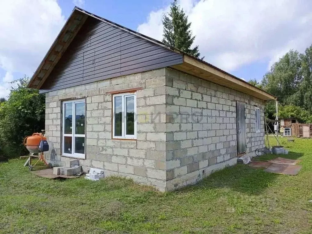 Дом в Алтайский край, Барнаул городской округ, пос. Ягодное ул. ... - Фото 1