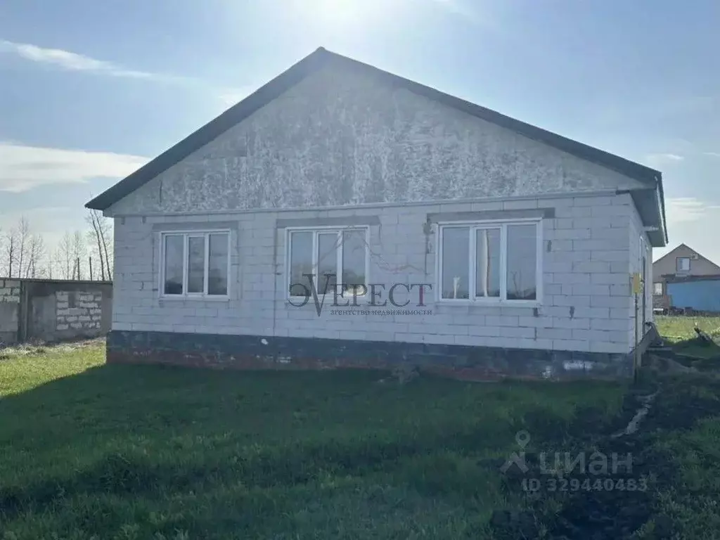 Дом в Белгородская область, Старооскольский городской округ, с. ... - Фото 1