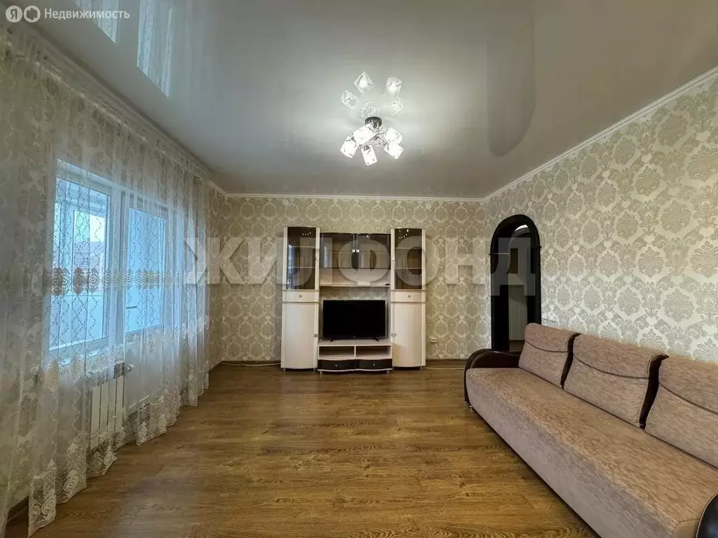 3-комнатная квартира: Абакан, улица Авиаторов, 2 (65 м) - Фото 1