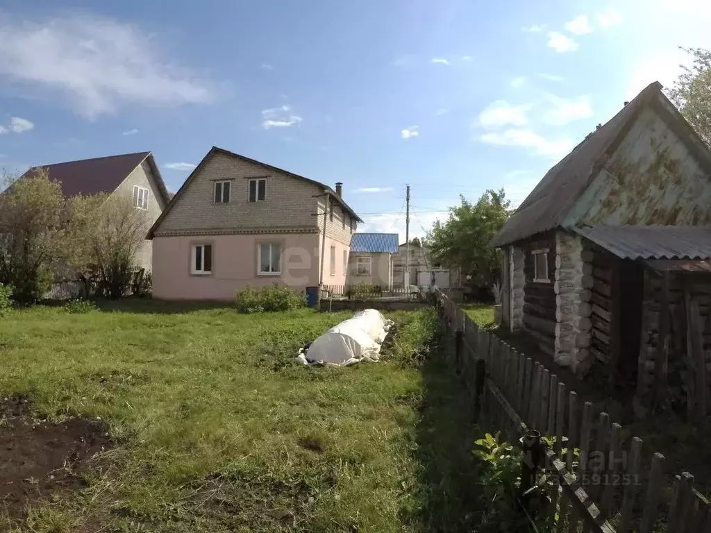 Дом в Башкортостан, Стерлитамакский район, Наумовский сельсовет, д. ... - Фото 1