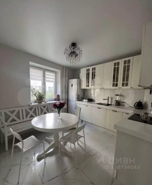 4-к кв. Татарстан, Казань ул. Габдуллы Кариева, 8 (80.0 м) - Фото 0