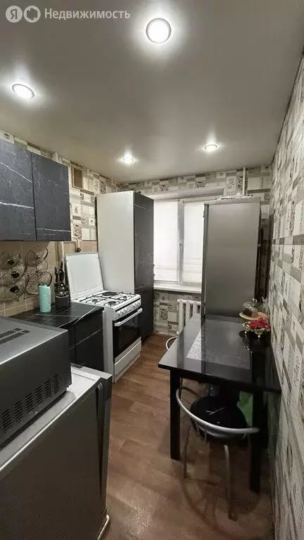 3-комнатная квартира: Туймазы, улица 70 лет Октября, 11 (52.7 м) - Фото 2