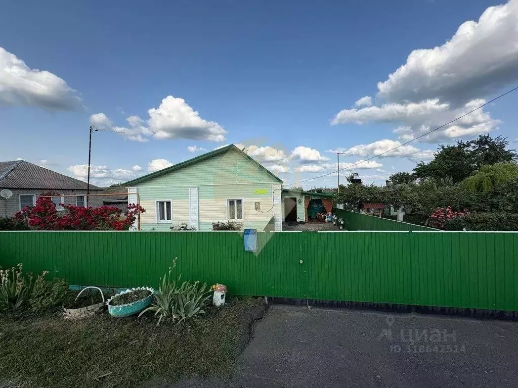 Дом в Белгородская область, Старооскольский городской округ, с. ... - Фото 0