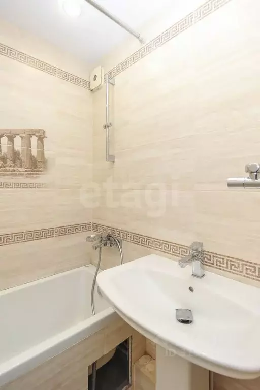 2-к кв. Омская область, Омск ул. Лукашевича, 23 (52.1 м) - Фото 0