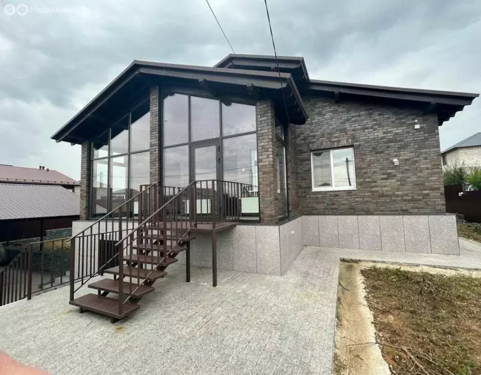 Дом в Новосемейкино, посёлок городского типа Новосемейкино, ... - Фото 1