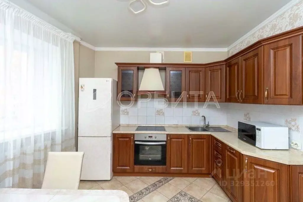 3-к кв. Тюменская область, Тюмень ул. Газовиков, 41к1 (98.9 м) - Фото 1