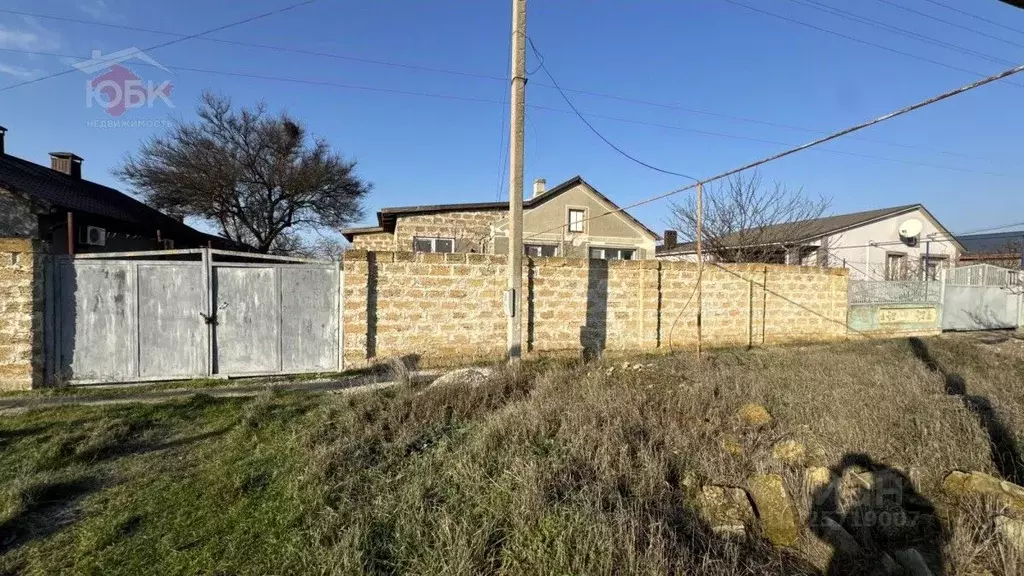 Дом в Крым, Сакский район, с. Уютное ул. Ленина, 15 (87 м) - Фото 1