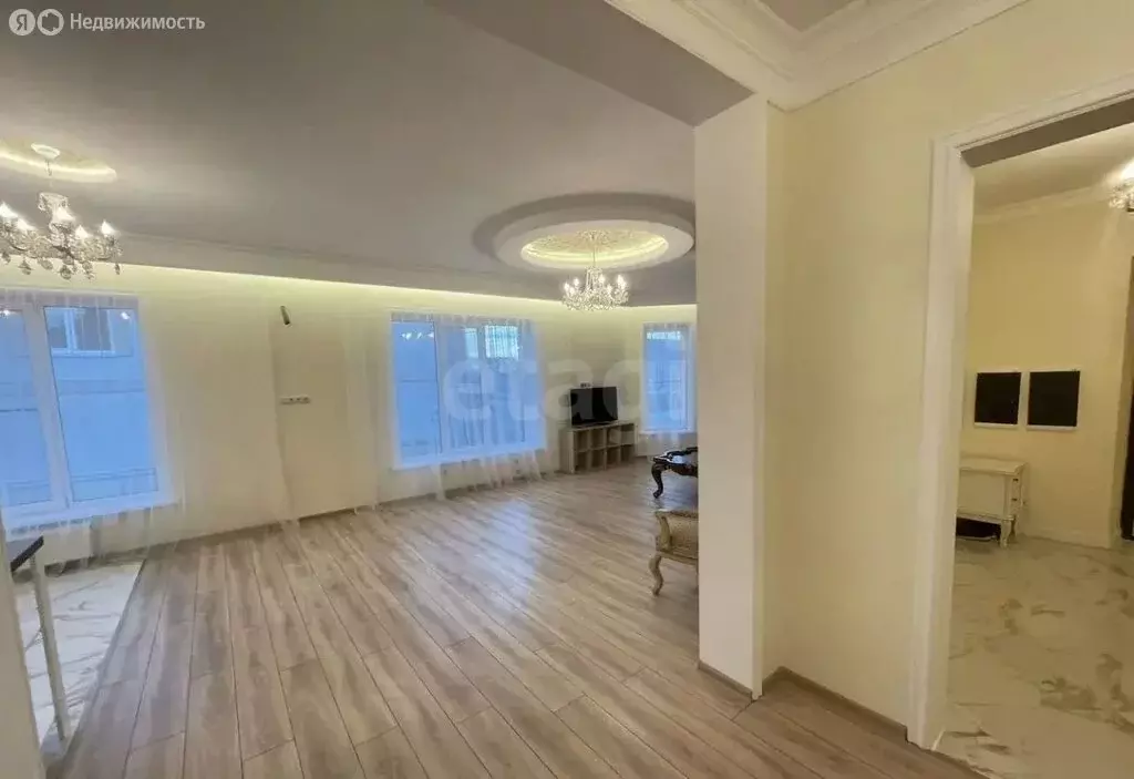 Дом в село Ильино, улица М. Кутузова (210 м) - Фото 1