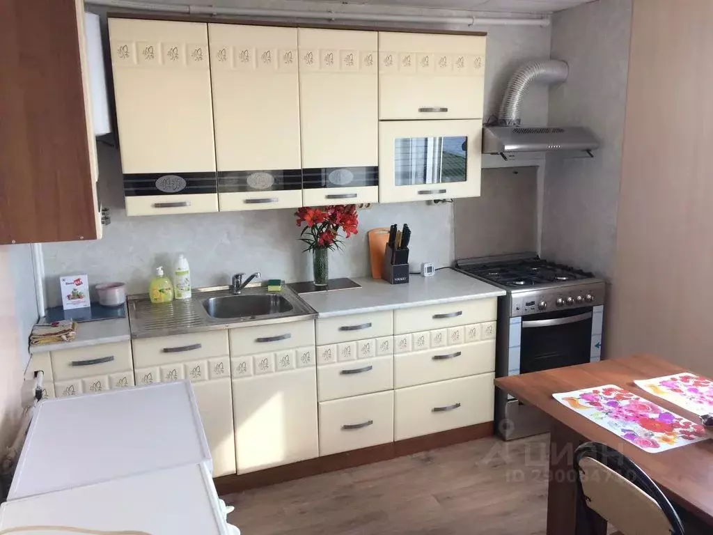 Дом в Ленинградская область, Лодейнопольский район, пос. Свирьстрой ... - Фото 1