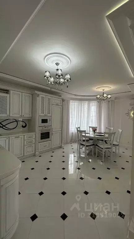 3-к кв. Астраханская область, Астрахань пл. Декабристов, 7 (97.3 м) - Фото 1