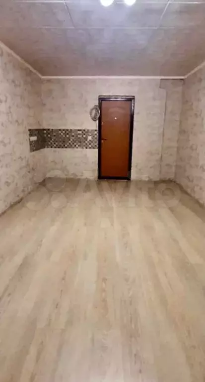 Комната 64 м в 6-к., 9/9 эт. - Фото 1