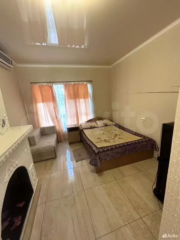 Комната 18 м в 6-к., 2/2 эт. - Фото 1