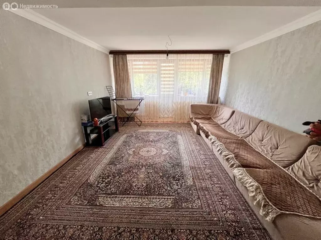 3-комнатная квартира: Махачкала, улица Абдуллы Гаджиева, 32 (68 м) - Фото 1