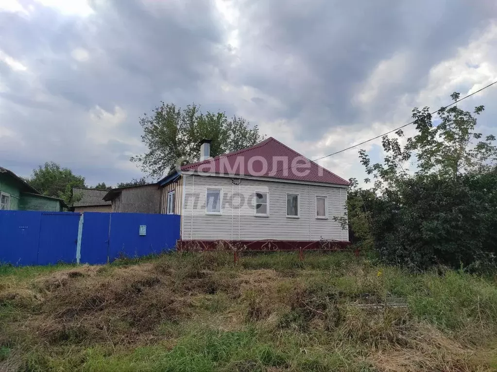 Дом в Курская область, Октябрьский район, Лобазовский сельсовет, д. ... - Фото 1