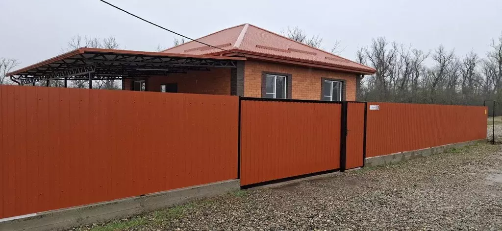 Дом в Краснодарский край, Белореченский район, Южненское с/пос, пос. ... - Фото 1