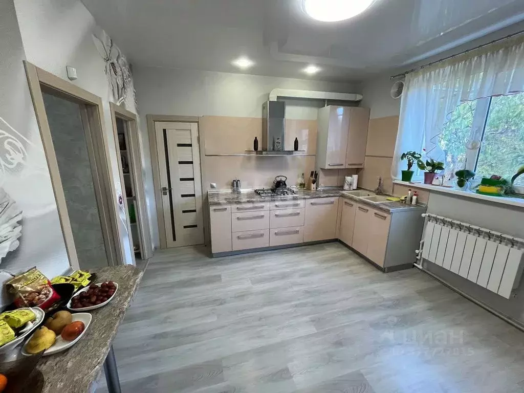 Дом в Крым, Симферопольский район, Молодежное пгт ул. Краснова, 33 ... - Фото 0