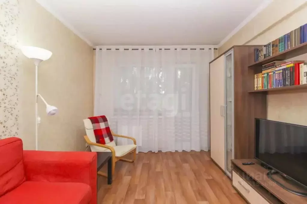 3-к кв. Омская область, Омск Мельничная ул., 9 (59.0 м) - Фото 0