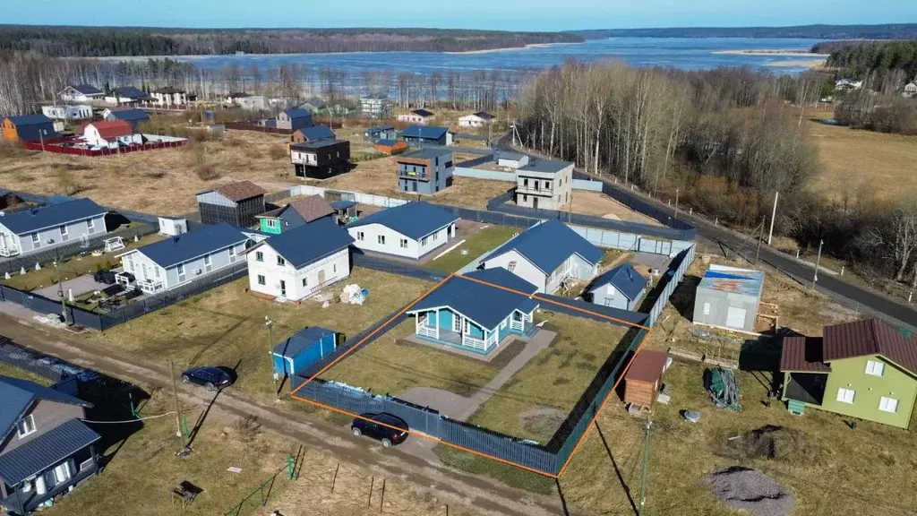 Дом в Ленинградская область, Выборгский район, Рощинское городское ... - Фото 1