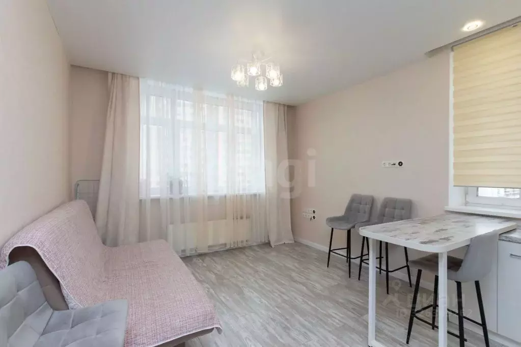 2-к кв. Тюменская область, Тюмень ул. Тимофея Чаркова, 83 (55.0 м) - Фото 1