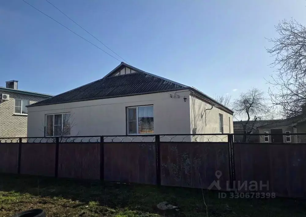 Дом в Краснодарский край, Каневская ст-ца ул. Вольная, 2 (121 м) - Фото 1