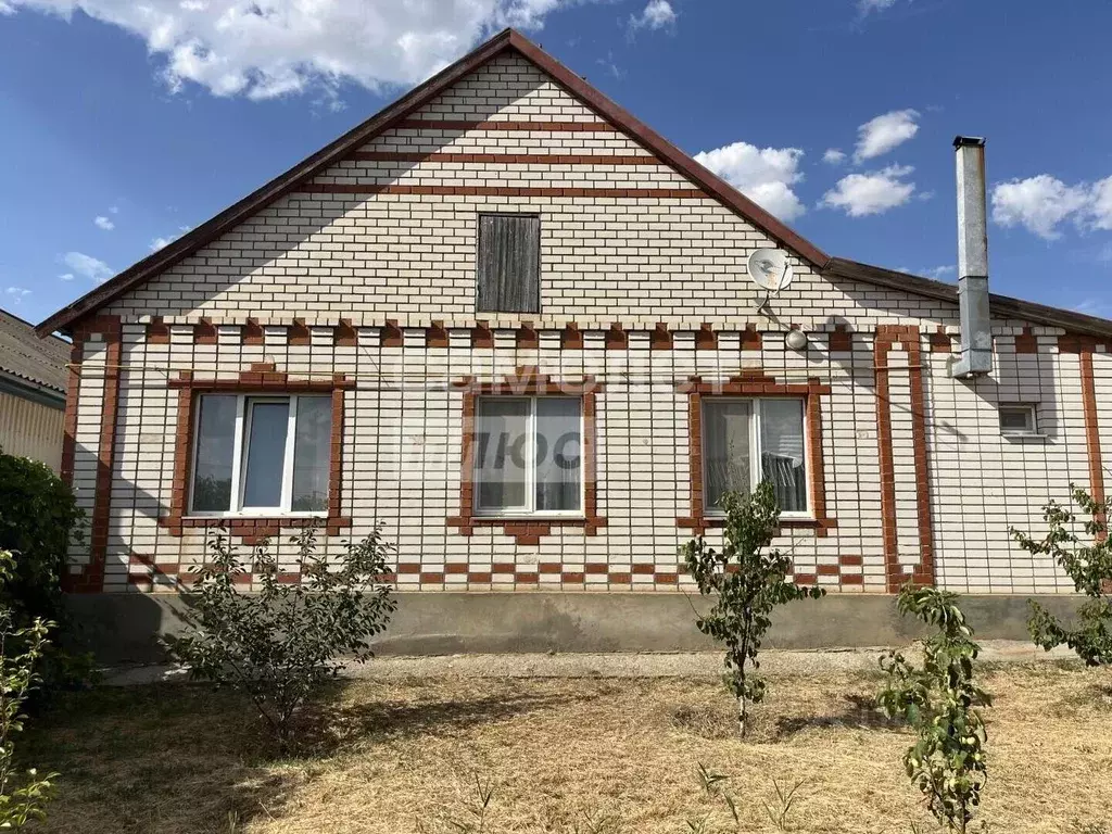 Дом в Калмыкия, Элиста ул. Геодезистов (150 м) - Фото 1