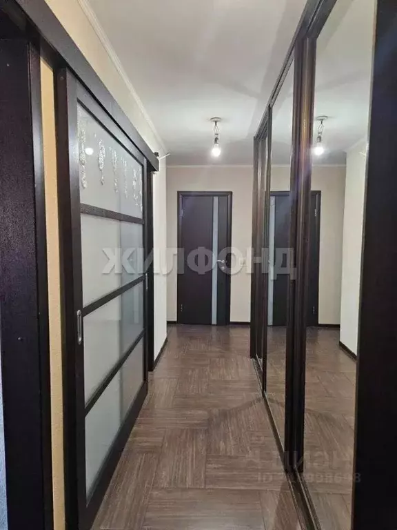 3-к кв. Новосибирская область, Новосибирск Родники мкр, ул. Михаила ... - Фото 0