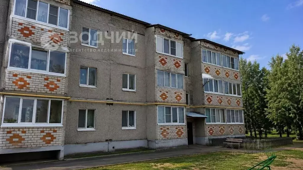 3-к кв. Чувашия, Урмары пгт ул. Молодежная, 8 (70.5 м) - Фото 1