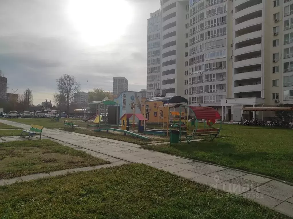 3-к кв. Свердловская область, Екатеринбург ул. Фурманова, 123 (85.0 м) - Фото 1