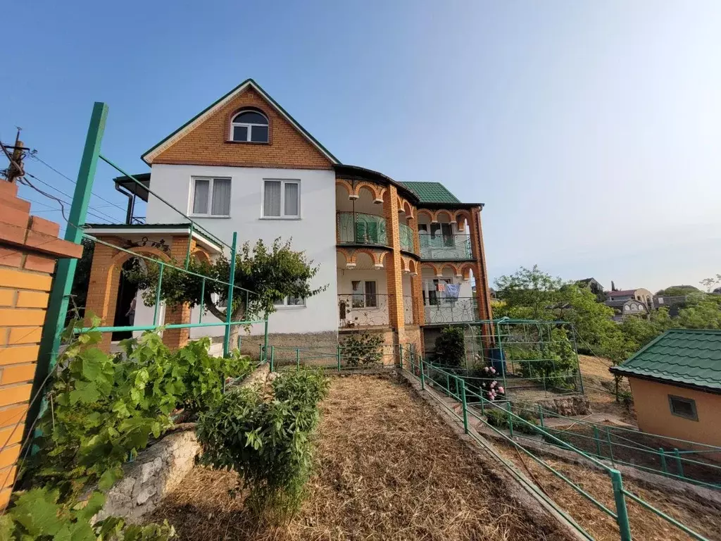 Дом в Крым, Ленинский район, Щелкино городское поселение, Энергетик-2 ... - Фото 0