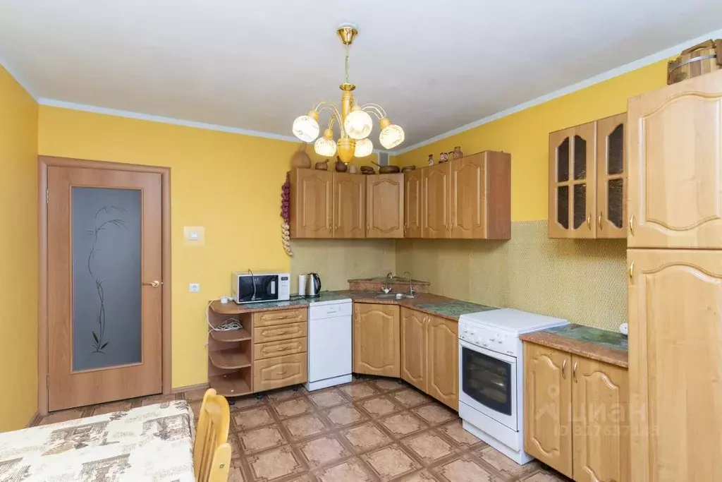2-к кв. Тюменская область, Тюмень ул. Пермякова, 74к2 (68.0 м) - Фото 0
