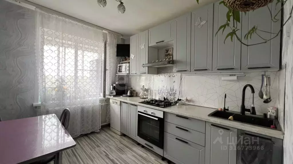 3-к кв. Ленинградская область, Кириши Молодежный бул., 13 (60.0 м) - Фото 0