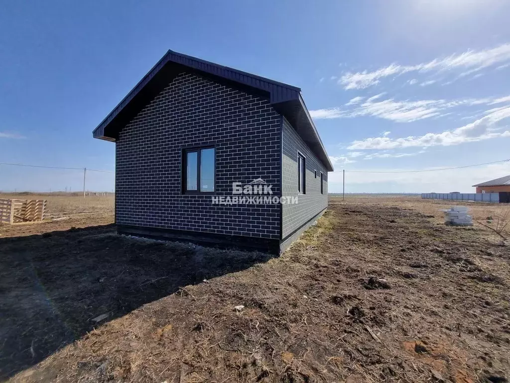 Дом в Саратовская область, Балаковский район, с. Натальино ул. ... - Фото 1