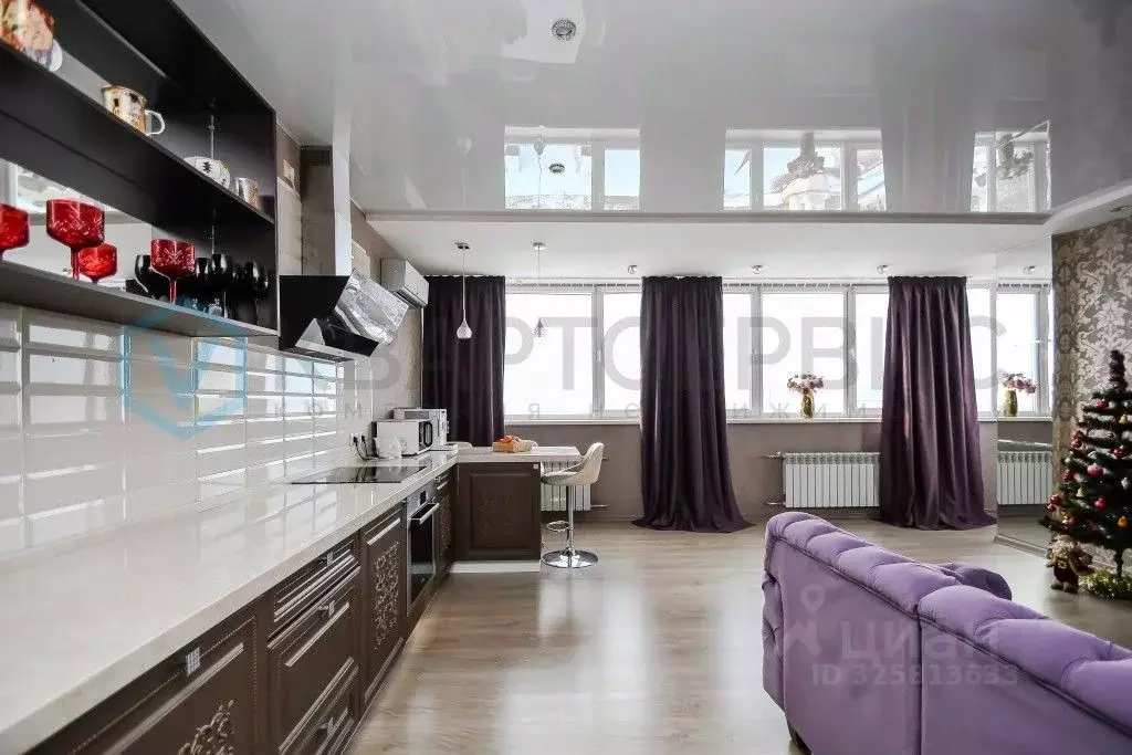 3-к кв. Омская область, Омск ул. 10 лет Октября, 50 (90.0 м) - Фото 0