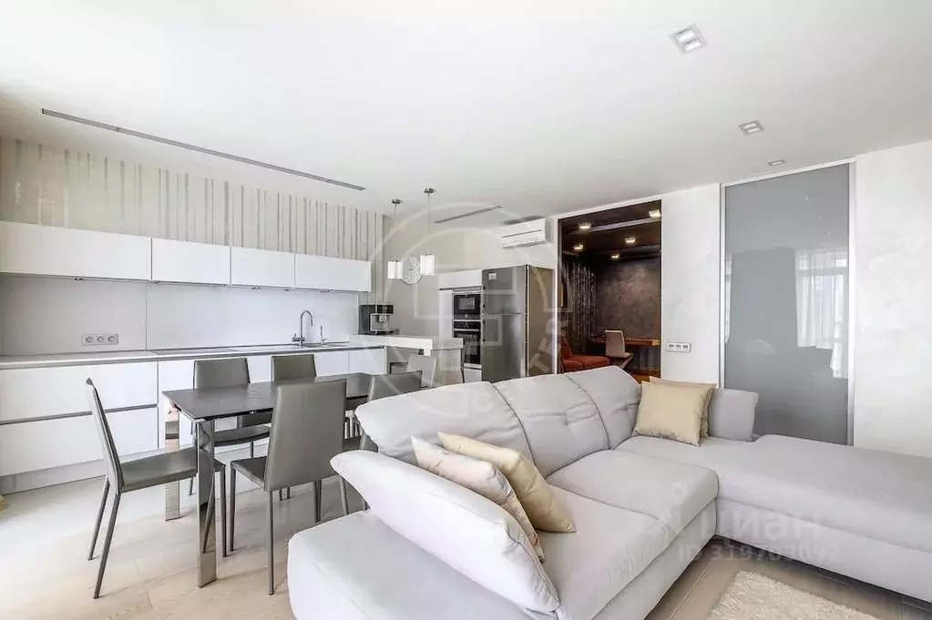 2-к кв. Свердловская область, Екатеринбург ул. Шейнкмана, 119 (88.0 м) - Фото 1