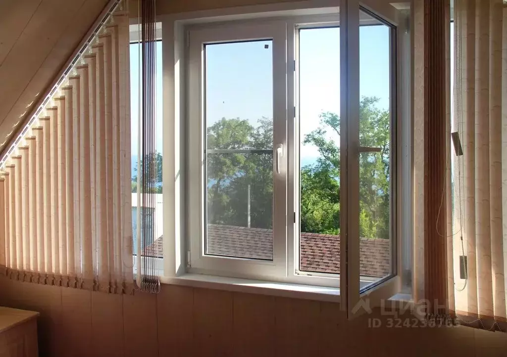 Комната Краснодарский край, Сочи ул. Авроры, 8/38 - Фото 2