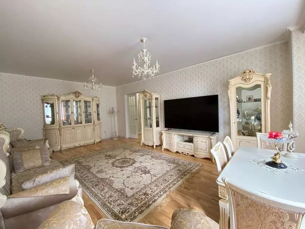 2-к кв. Татарстан, Казань ул. Вишневского, 49б (101.0 м) - Фото 1
