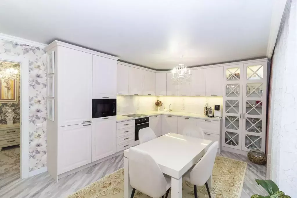 2-к кв. Тюменская область, Тюмень Амурская ул., 39 (75.0 м) - Фото 1