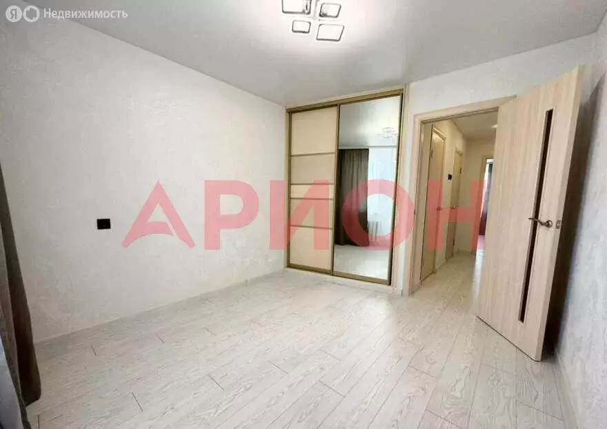 3-комнатная квартира: Тюмень, улица Монтажников, 16 (63.7 м) - Фото 0