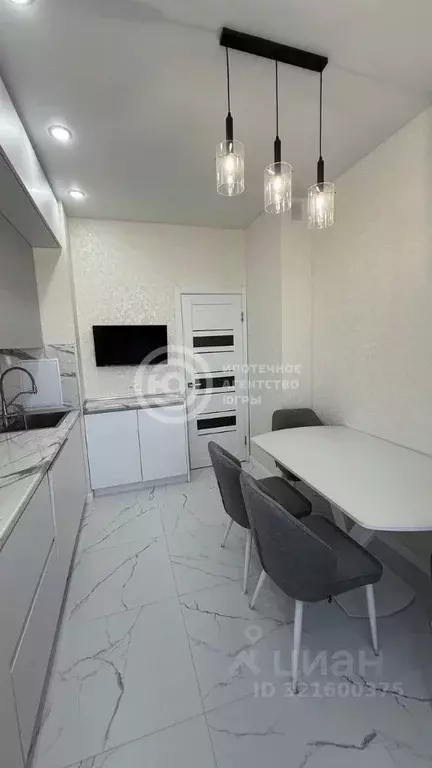 3-к кв. Ханты-Мансийский АО, Нижневартовск ул. Героев Самотлора, 20 ... - Фото 1