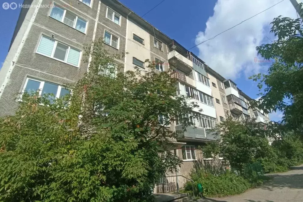 3-комнатная квартира: Среднеуральск, улица Бахтеева, 16 (63 м) - Фото 1