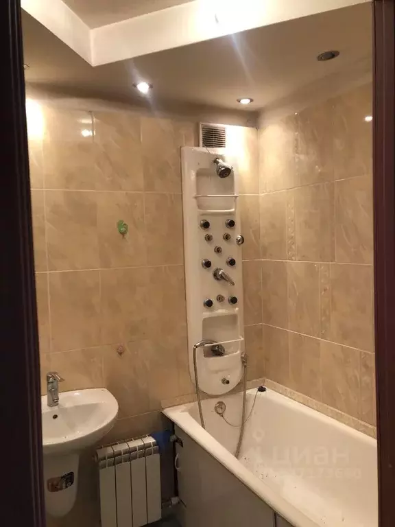 2-к кв. Омская область, Омск наб. Иртышская, 15А (45.0 м) - Фото 2