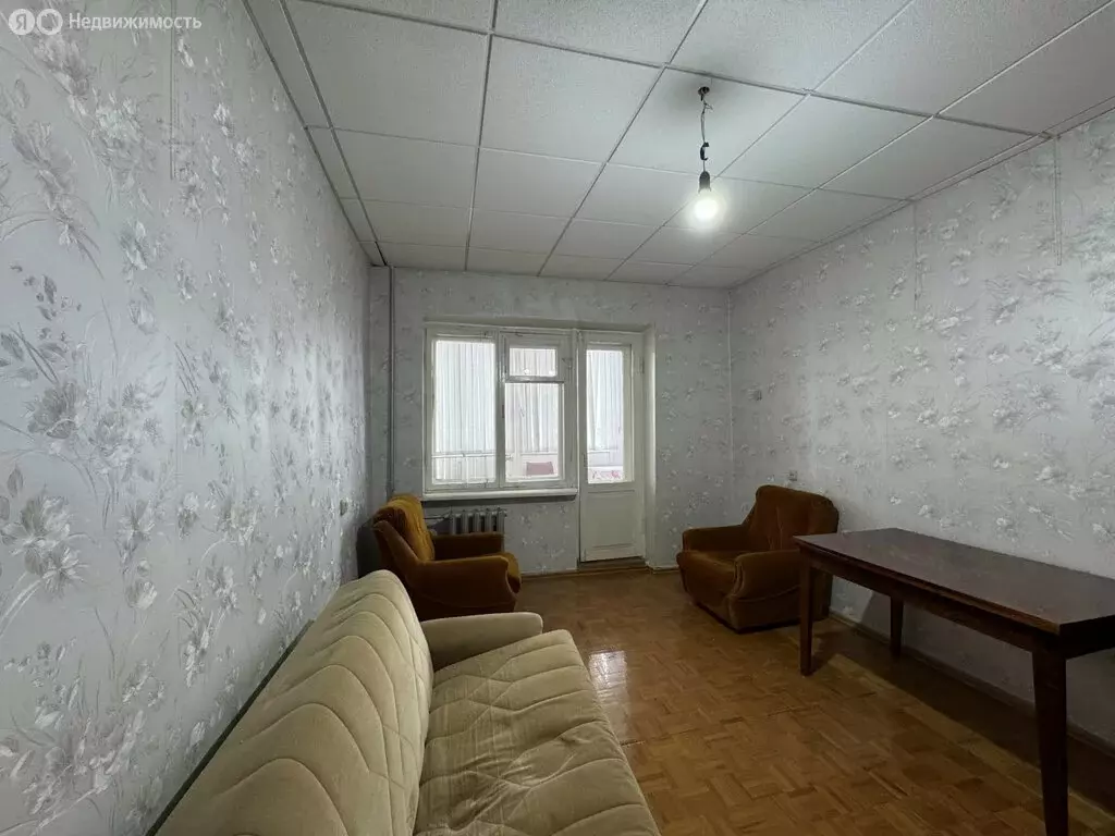 3-комнатная квартира: Астрахань, улица Кирова, 54 (75 м) - Фото 1