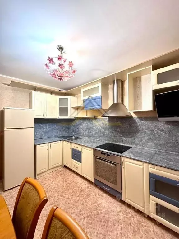 1-к кв. Белгородская область, Старый Оскол Восточный мкр, 15 (41.0 м) - Фото 0