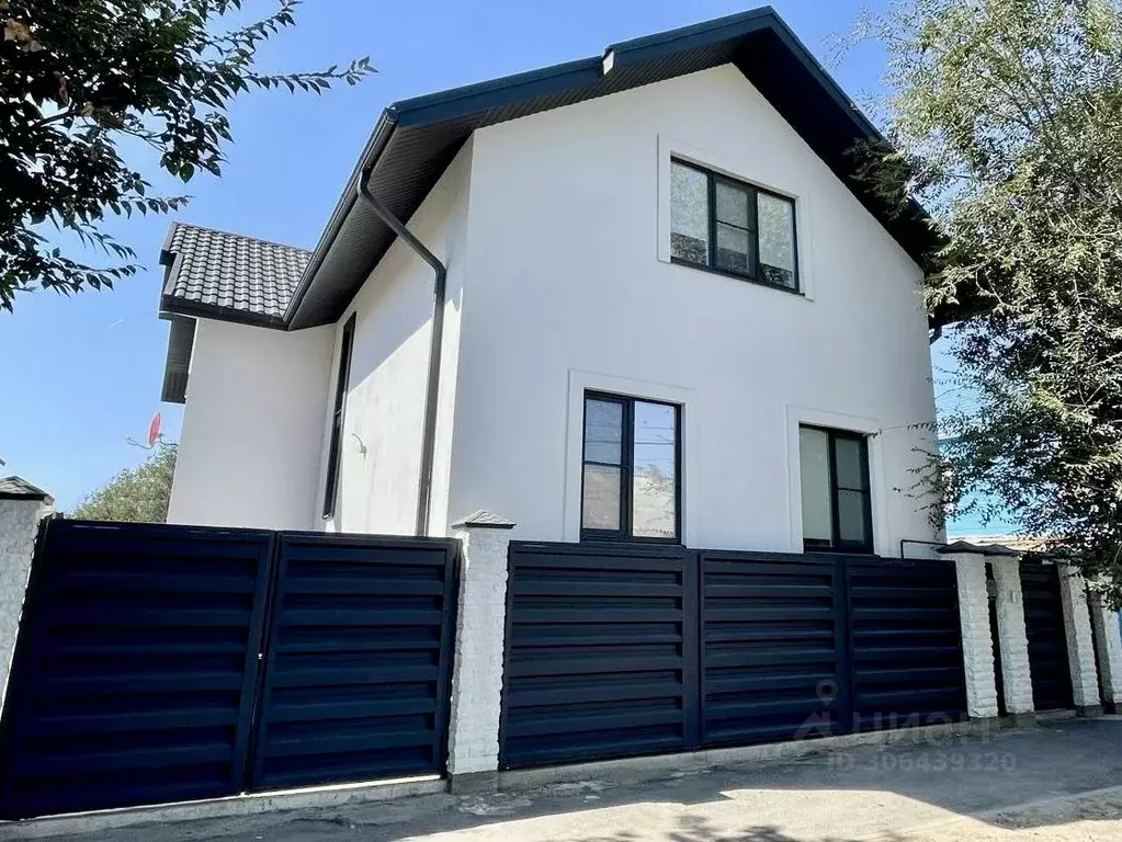 Коттедж в Астраханская область, Астрахань ул. Маркина, 64 (181 м) - Фото 0